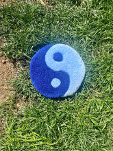 Load image into Gallery viewer, HAND TUFTED YIN YANG