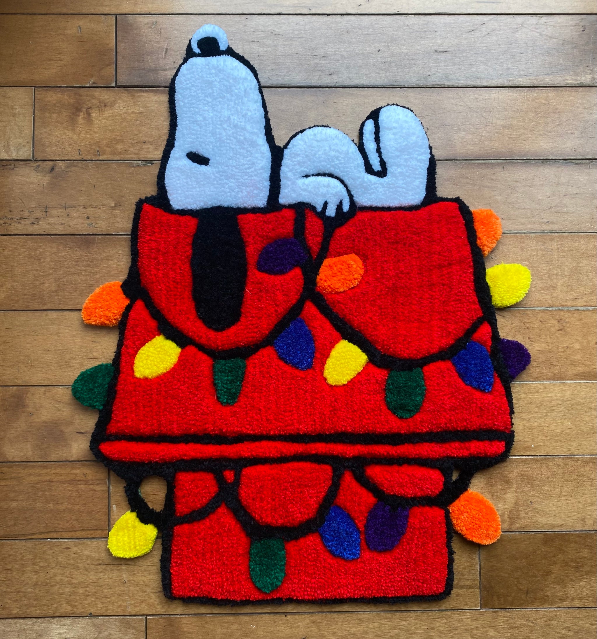 HAND TUFTED SNOOPY XMAS RUG – HAPPY HOUR